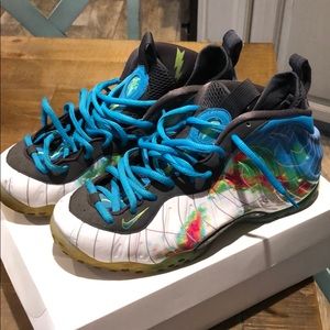 Weatherman foam posits